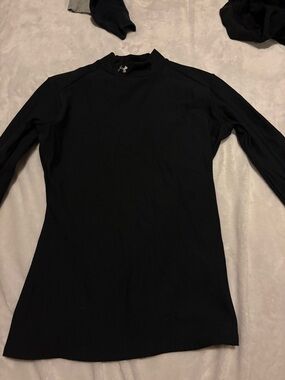 Womens black under armor shirt in size large